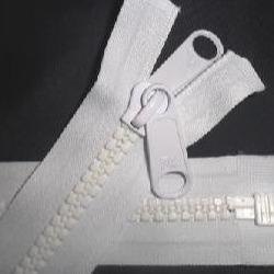White open ended 400 centimetre long chain zip