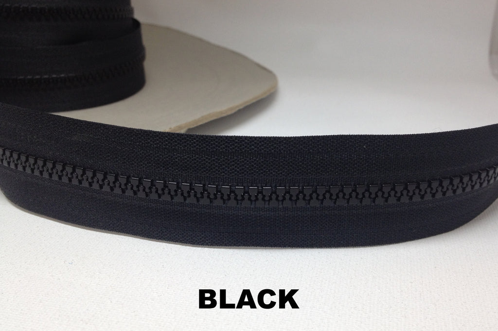 Black Z590 continuous chain zip