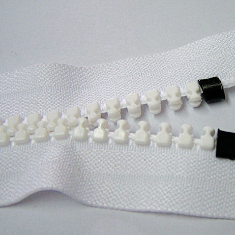 Black plastic top stops for Z1091 chain zip